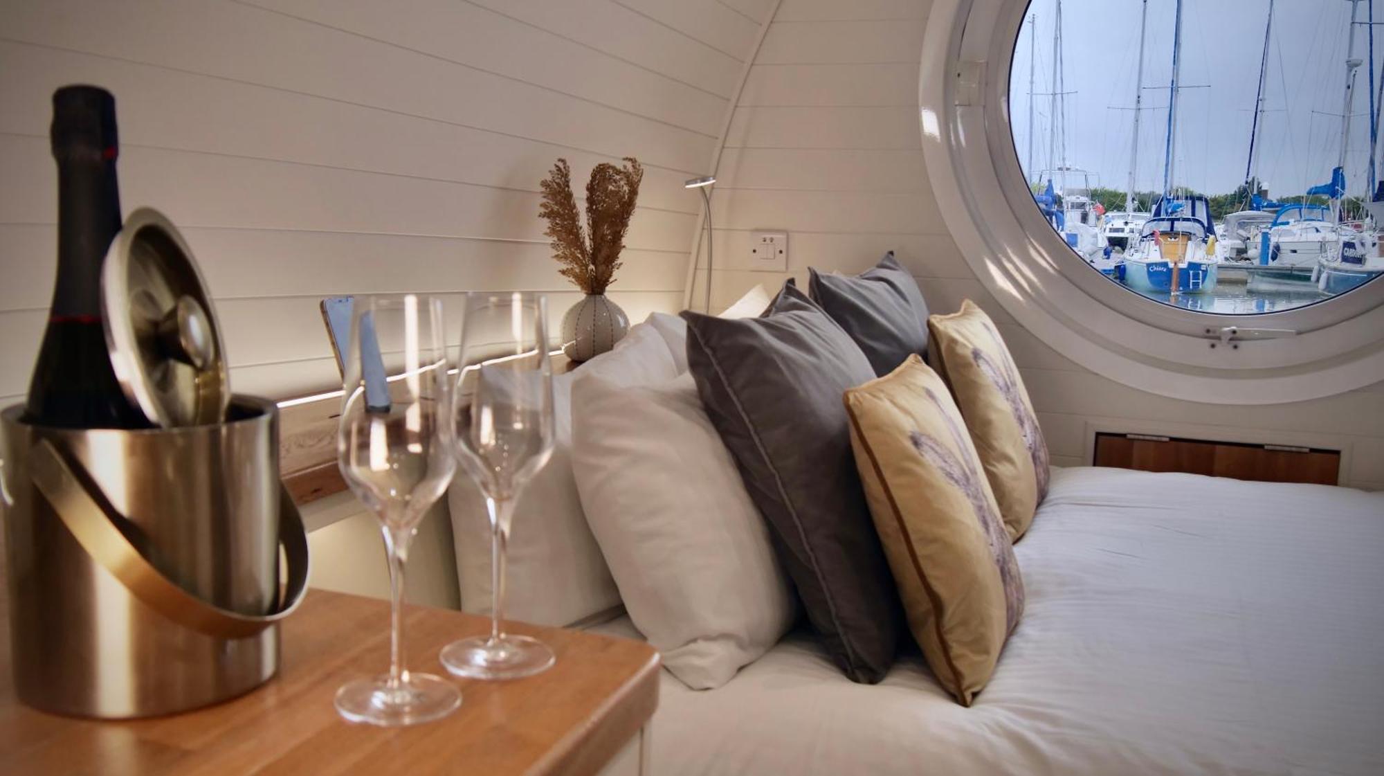 Hotel Sea Breeze Ark 900 Emsworth Exterior foto